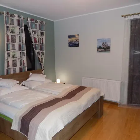 Brasov Accommodation Studios Апартаменти