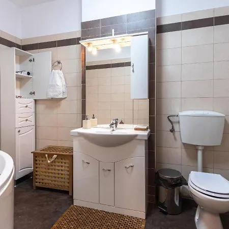Brasov Accommodation Studios Апартаменти *