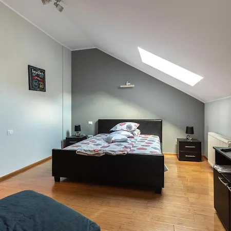Апартаменти Brasov Accommodation Studios *